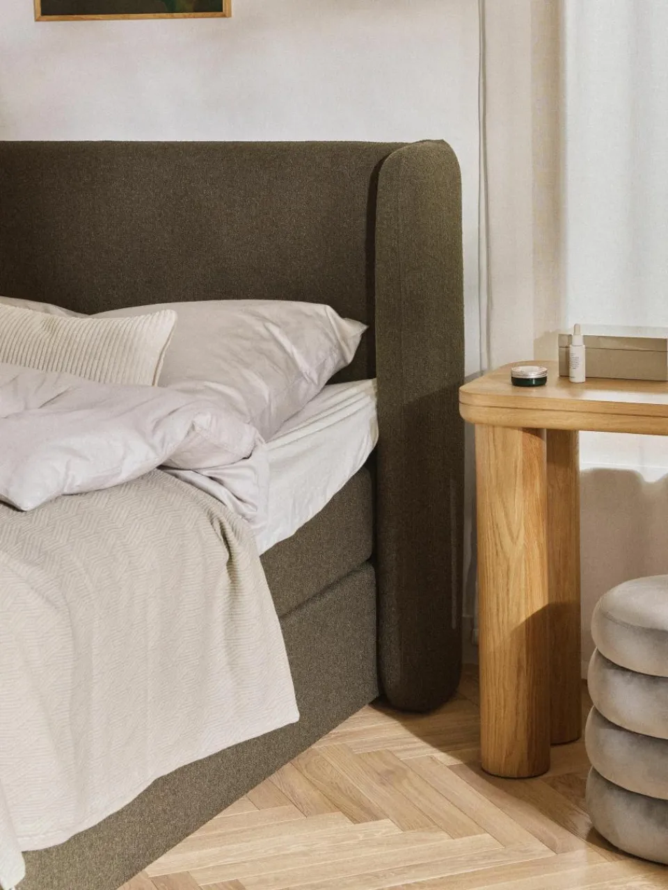 Bouclé boxspring bed Perla met opbergruimte^Westwing Collection Sale