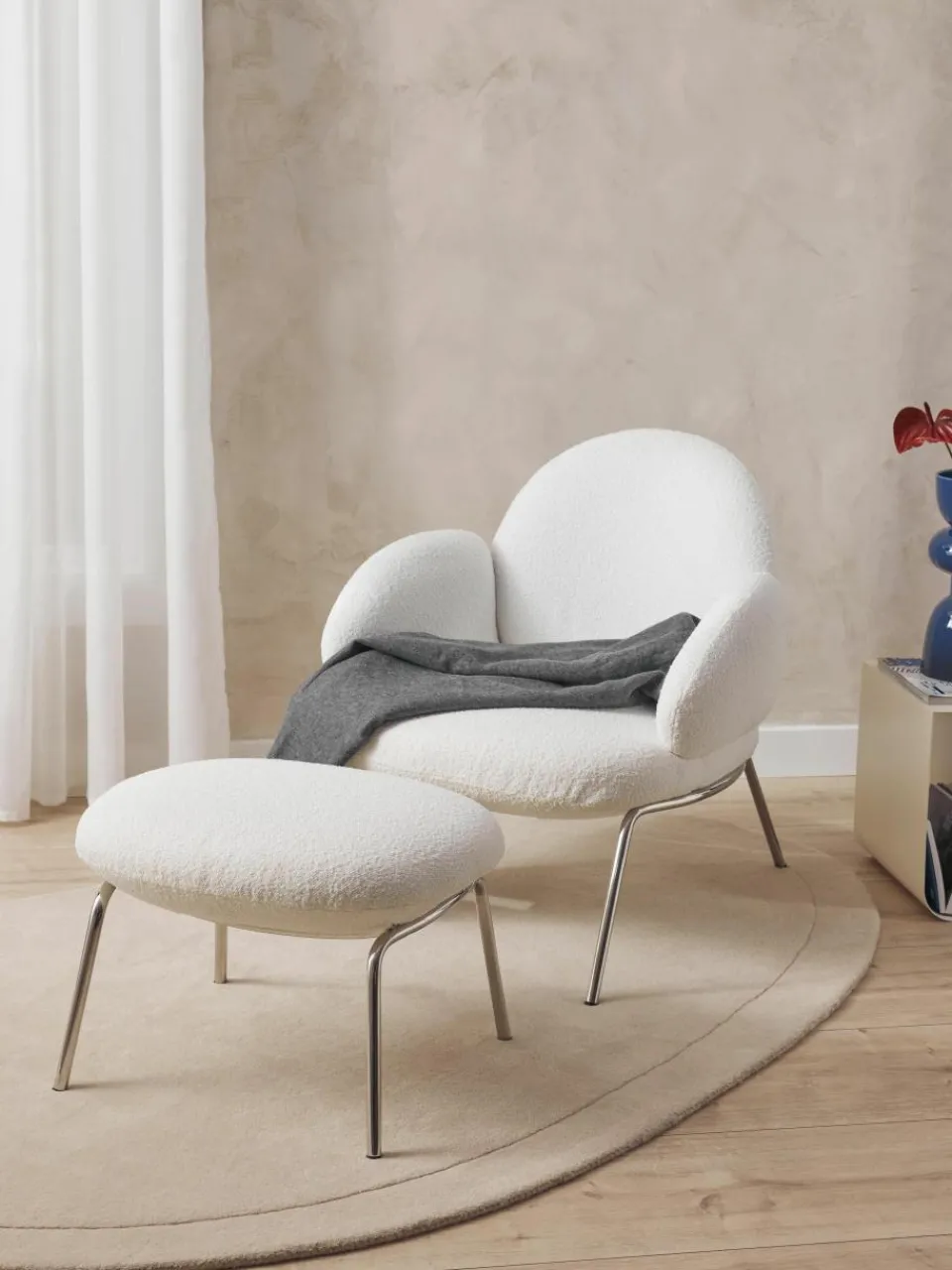 Bouclé fauteuil Luan met metalen poten^Westwing Collection New