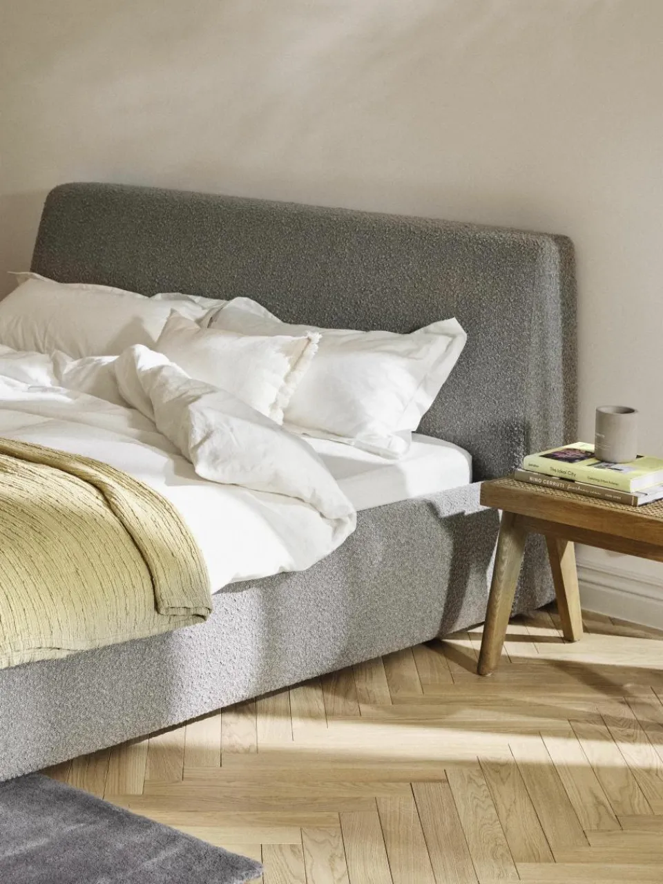 Bouclé gestoffeerd bed Cloud^Westwing Collection Online