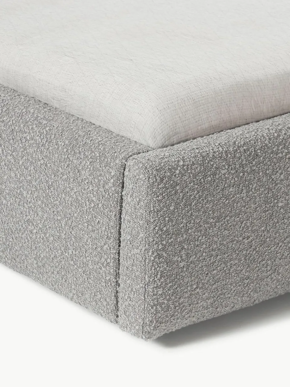 Bouclé gestoffeerd bed Cloud^Westwing Collection Online