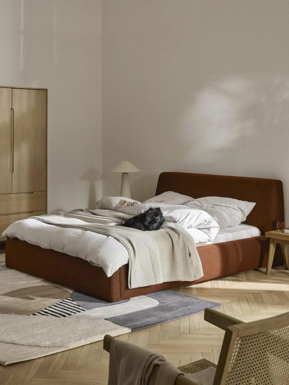 Bouclé gestoffeerd bed Cloud met opbergruimte^Westwing Collection Online