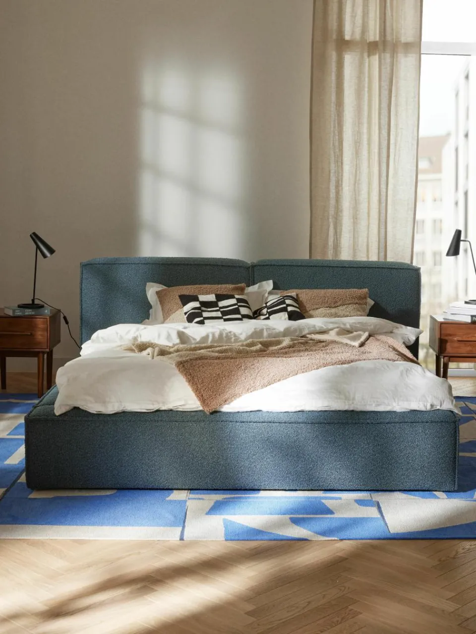 Bouclé gestoffeerd bed Lennon^Westwing Collection Best