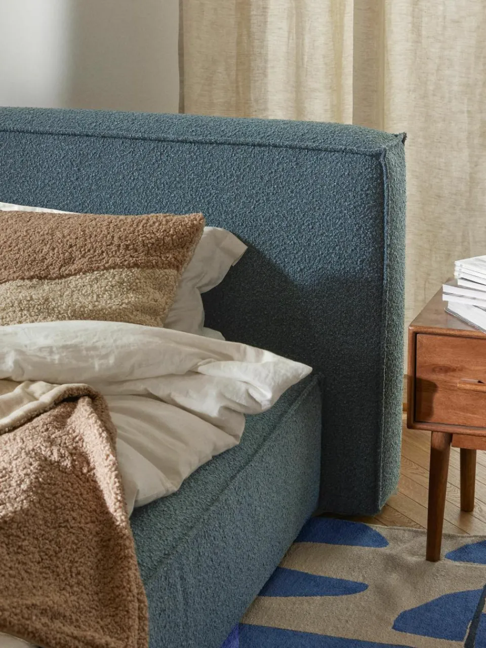 Bouclé gestoffeerd bed Lennon^Westwing Collection Best