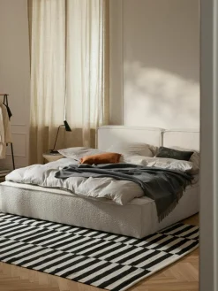 Bouclé gestoffeerd bed Lennon^Westwing Collection Clearance