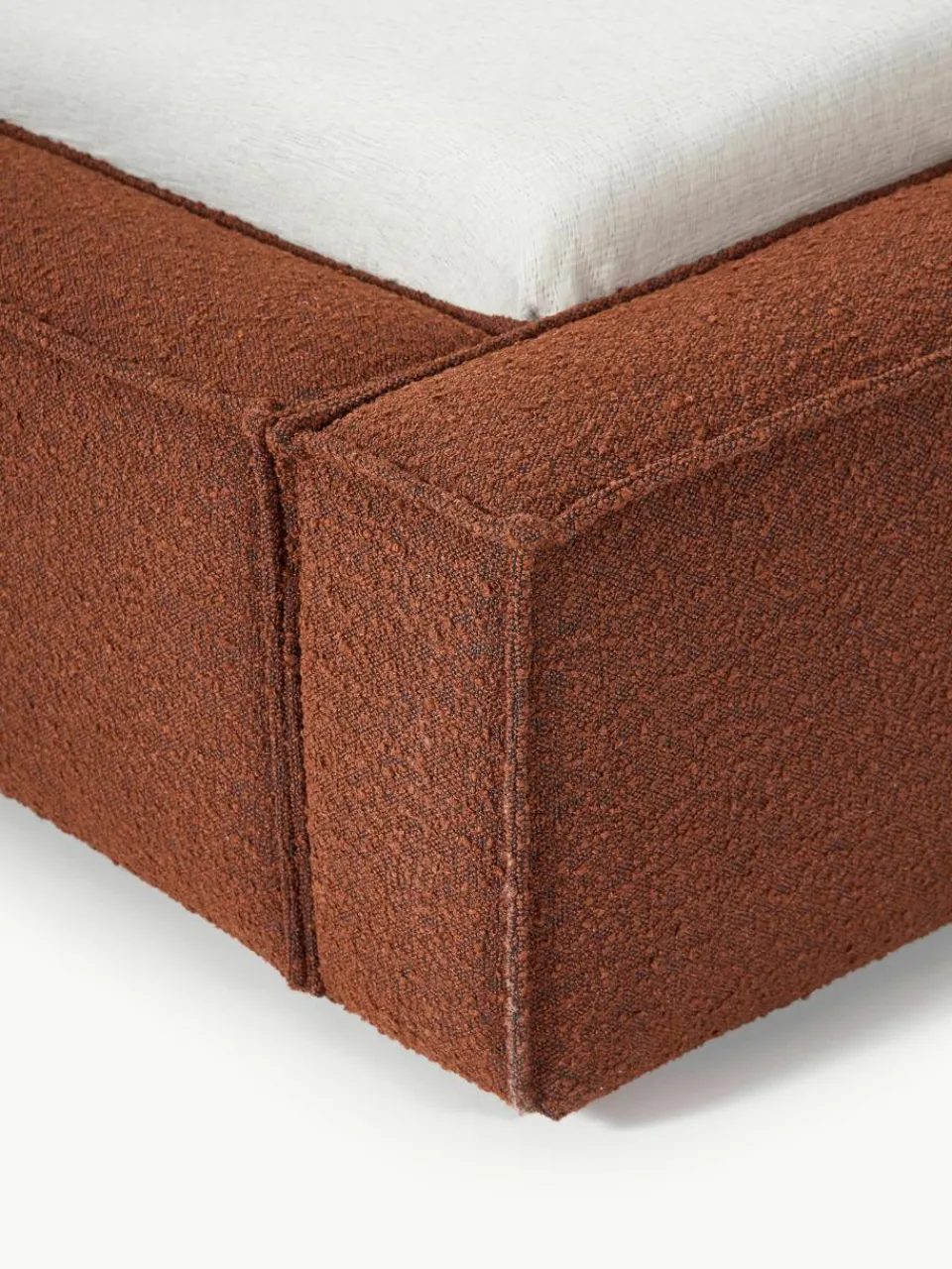 Bouclé gestoffeerd bed Lennon^Westwing Collection Best