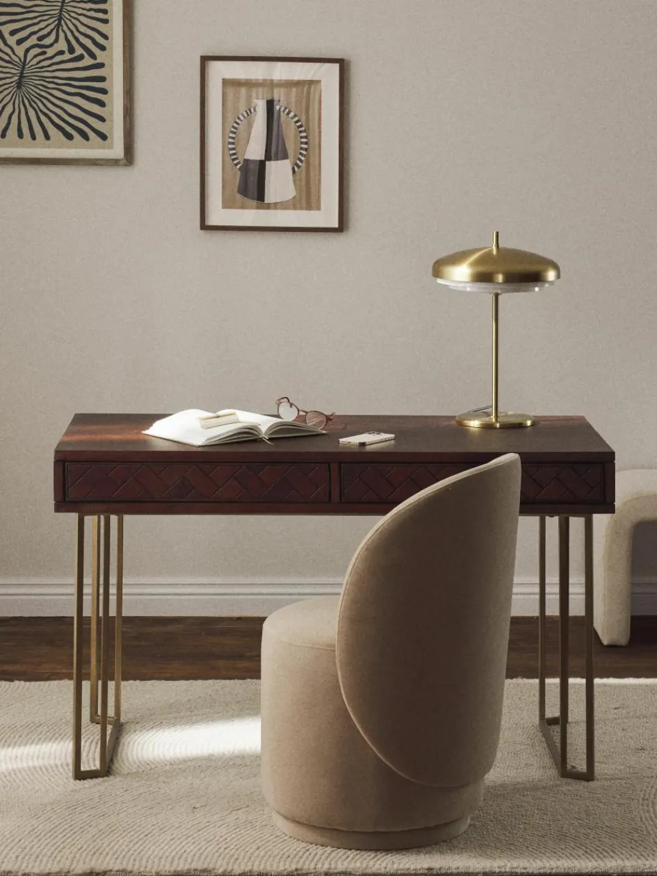 Bureau Luca van mangohout met visgraat-patroon^Westwing Collection Online