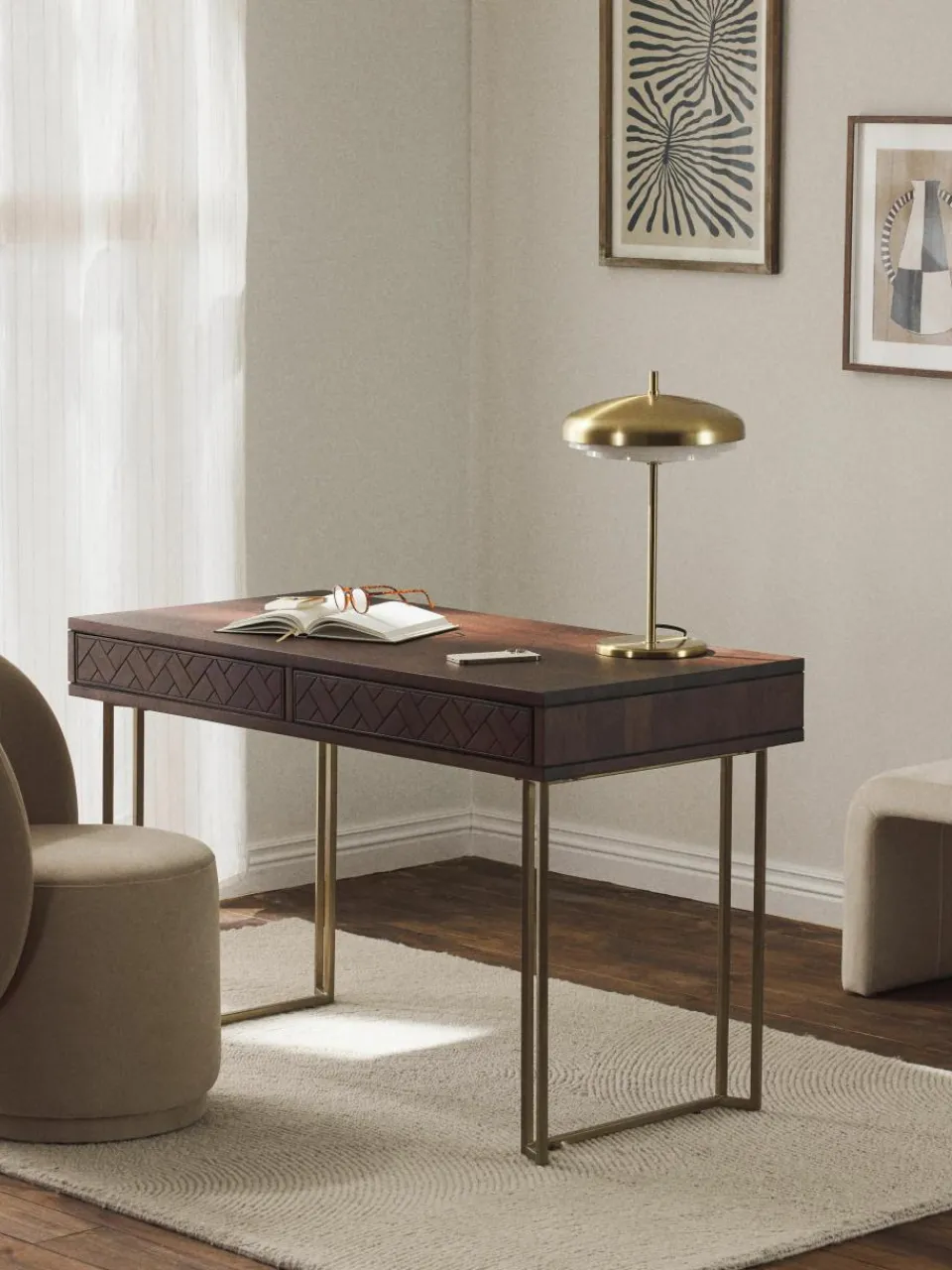 Bureau Luca van mangohout met visgraat-patroon^Westwing Collection Online