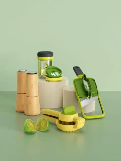 Citruspers JuiceMax van kunststof^Joseph Joseph Hot