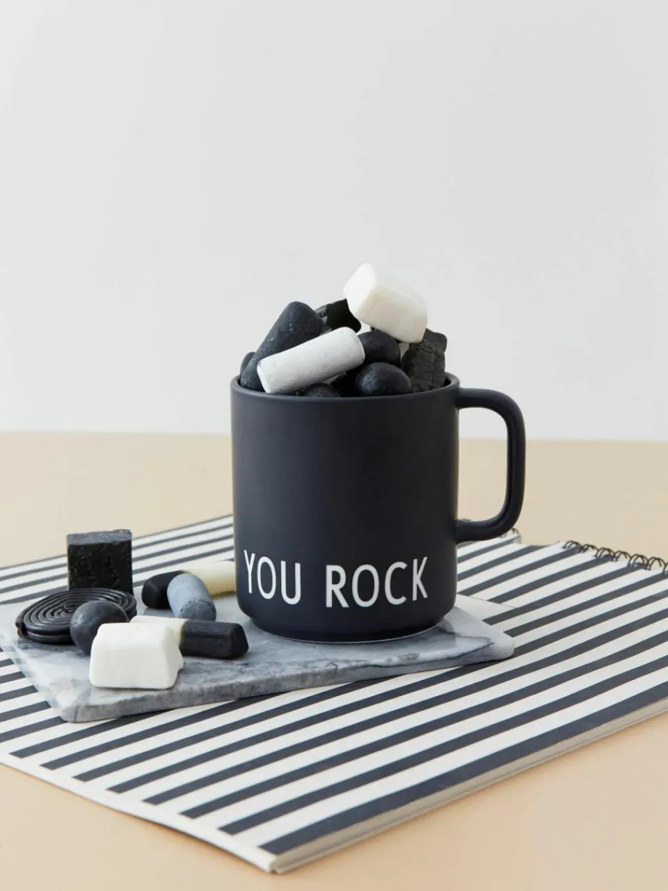 Design koffiemok Favourite YOU ROCK met opschrift^DESIGN LETTERS Fashion