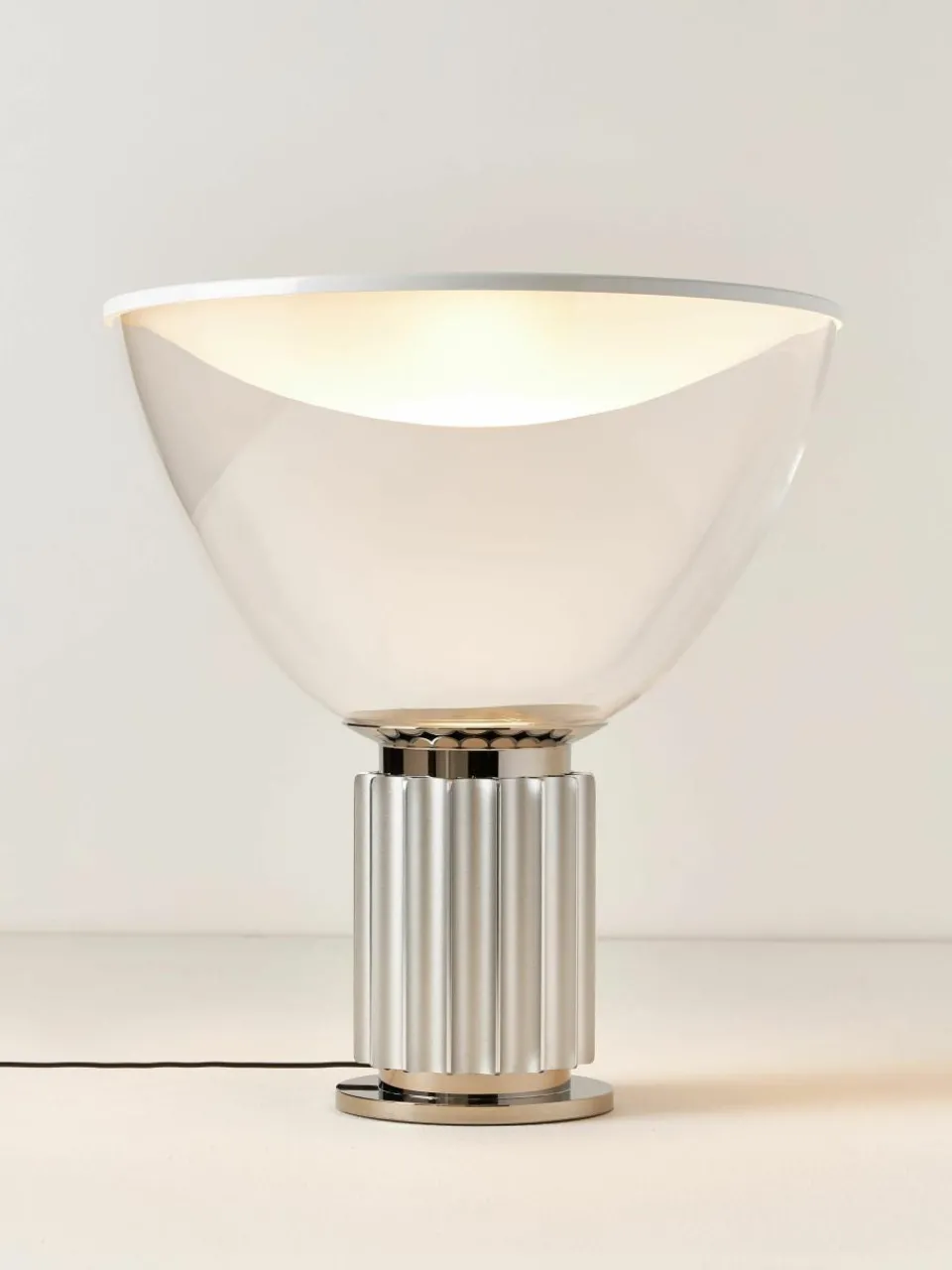 Dimbare LED tafellamp Taccia Small, mondgeblazen^Flos Online