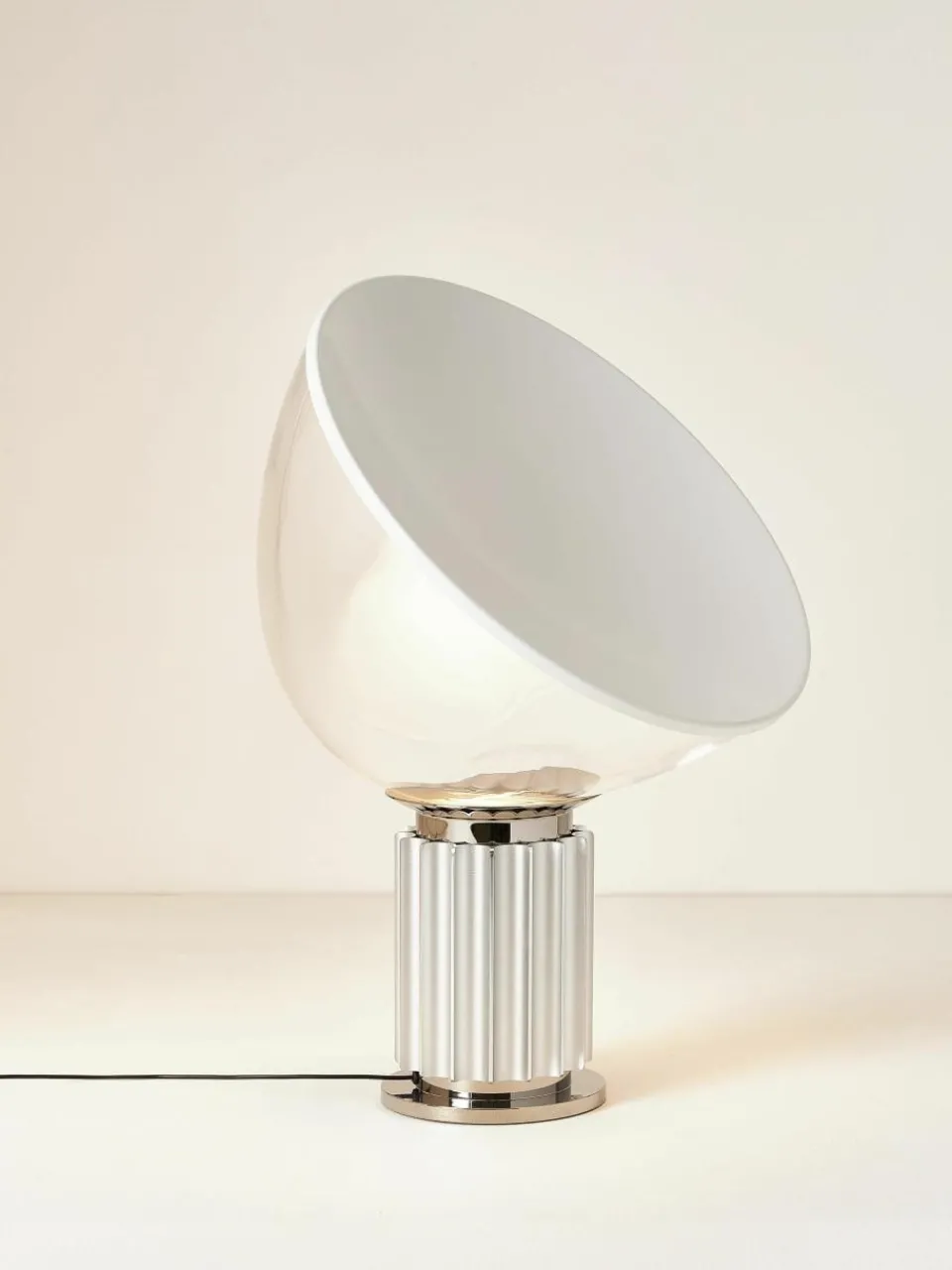 Dimbare LED tafellamp Taccia Small, mondgeblazen^Flos Online
