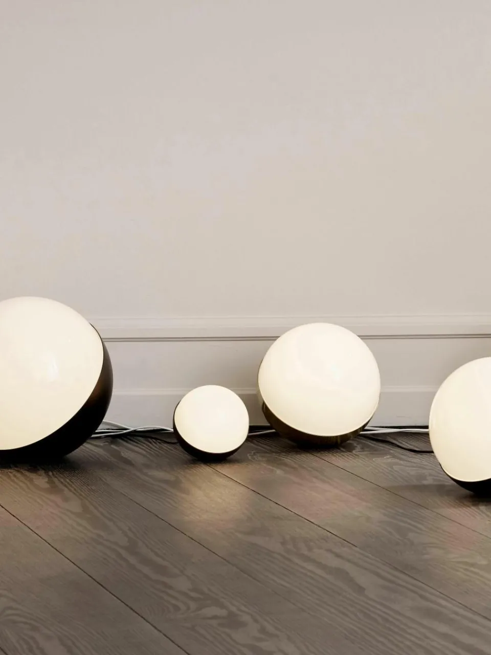 Dimbare tafellamp VL Studio, mondgeblazen^Louis Poulsen New