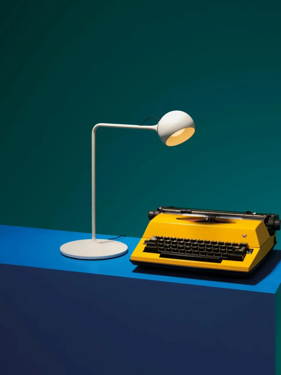 Dimbare verstelbare LED bureaulamp Ixa^Artemide New
