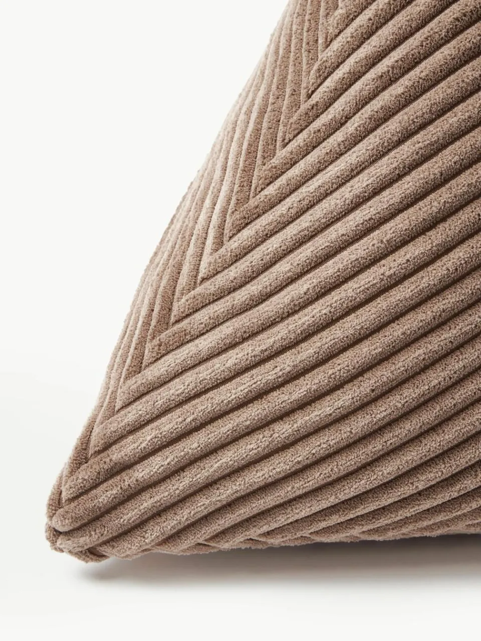 Driehoekige corduroy kussen Kylen^Westwing Collection New
