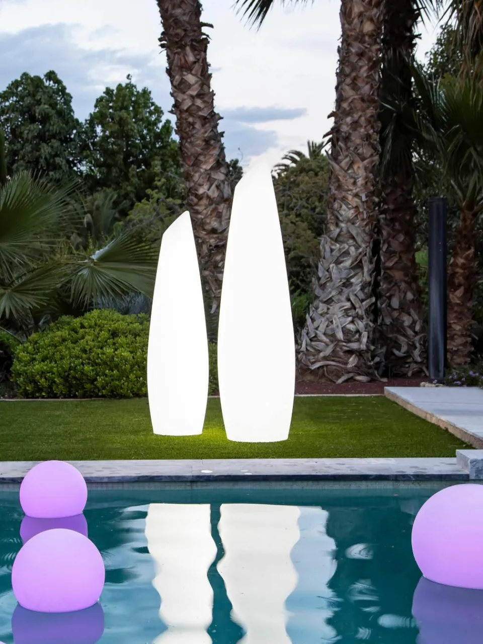 Drijvende solar LED tuinlamp Buly met kleurverandering en afstandsbediening, dimbaar^Westwing New
