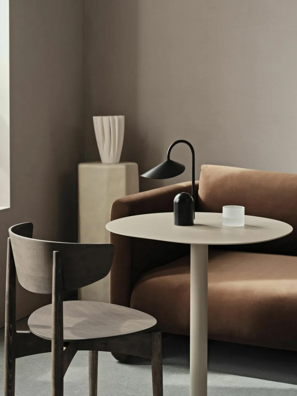 Eettafel Pond in organische vorm^ferm LIVING Online