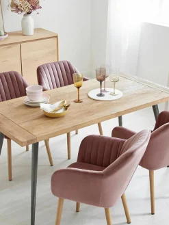 Fluwelen armstoel Emilia met houten poten^Westwing Discount