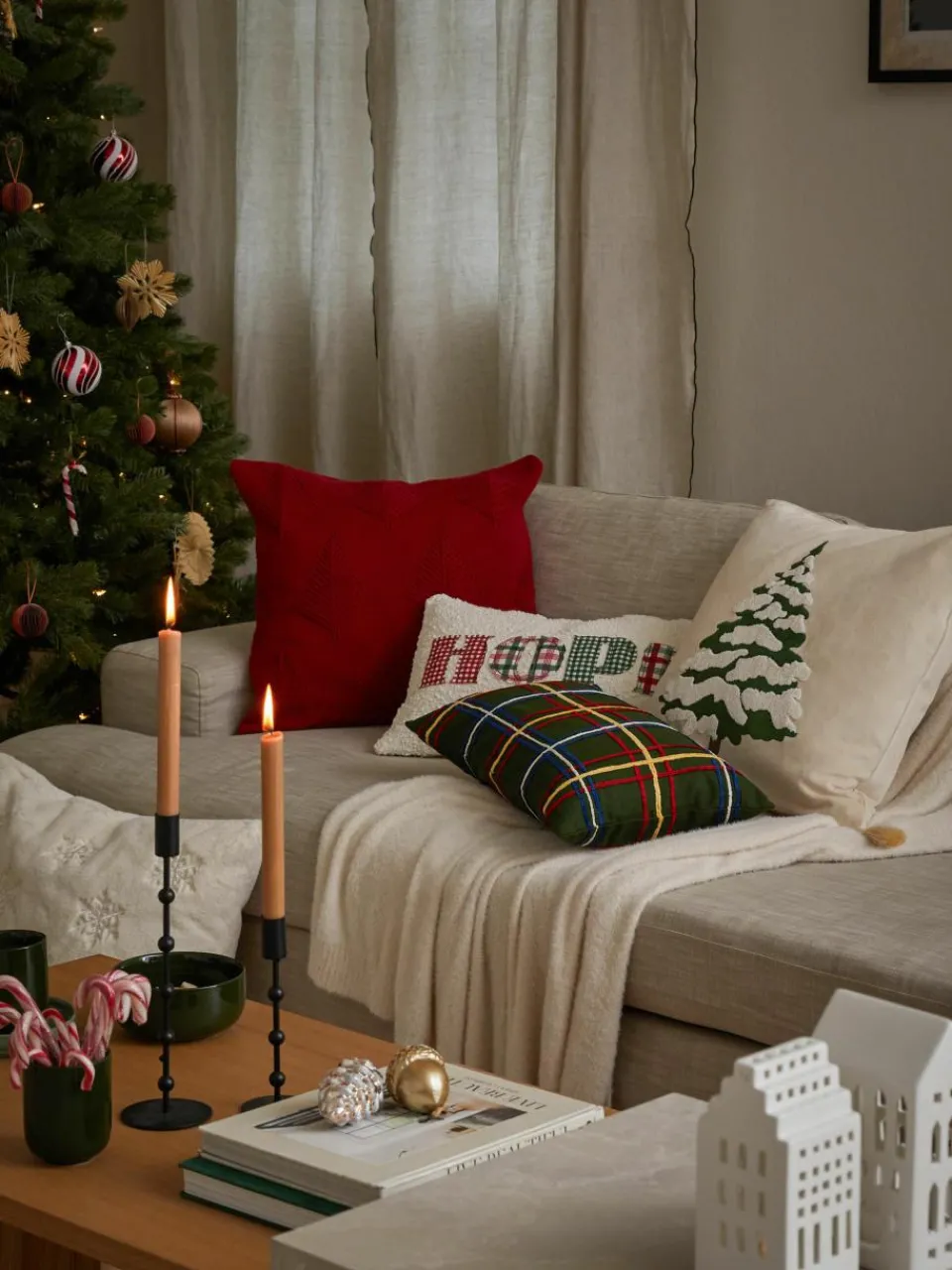 Fluwelen kussenhoes Amara met gesticktem Tannenbaum^Westwing Collection Online