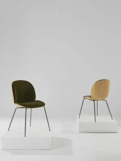 Fluwelen stoel Beetle met zitvlak^GUBI Outlet