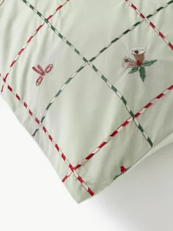 Geborduurd katoenen perkal kussensloop Rudy met kerstmotieven^Westwing Collection Clearance