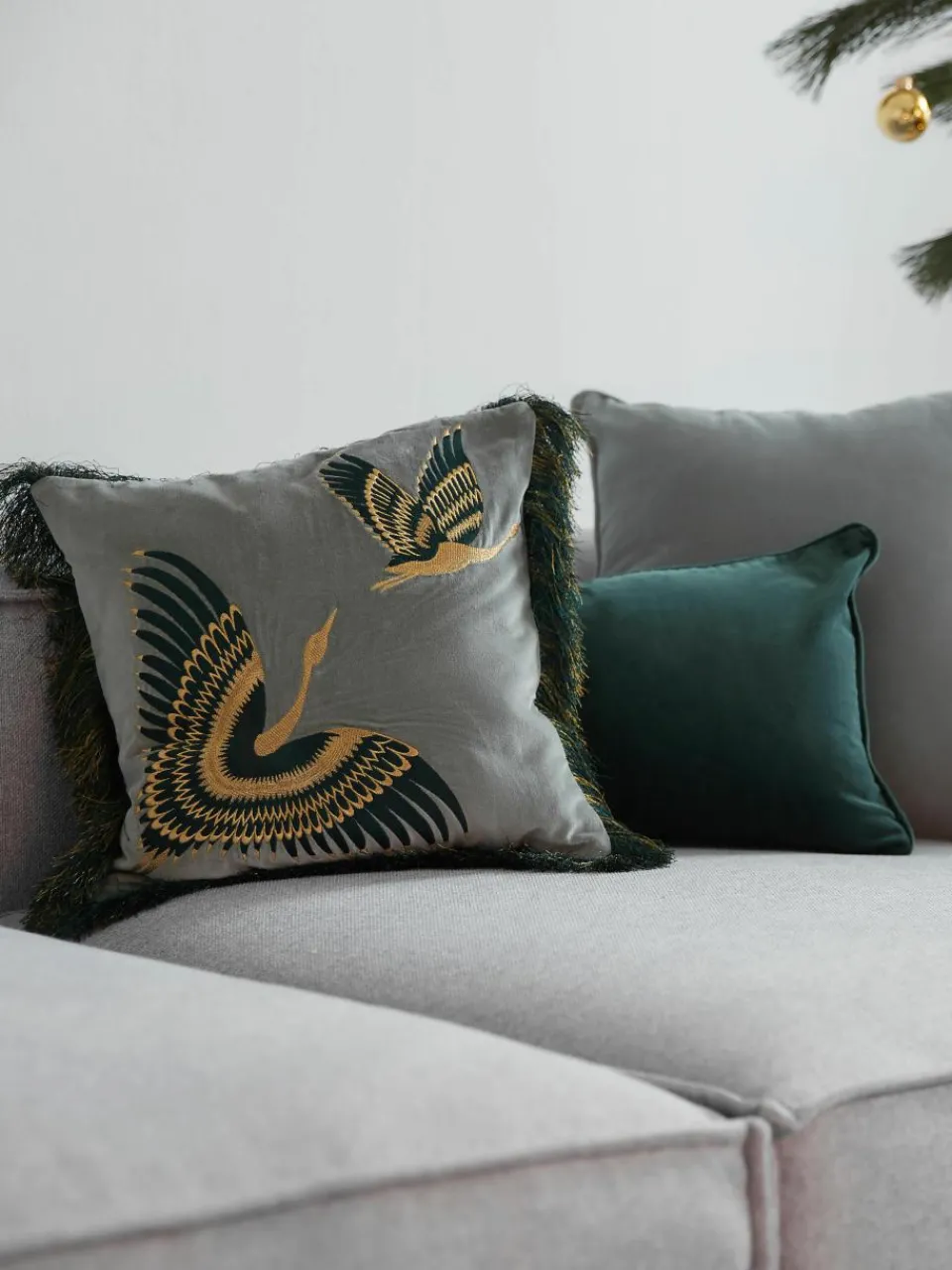 Geborduurde fluwelen kussenhoes Onyx met franjes^Westwing Collection Clearance