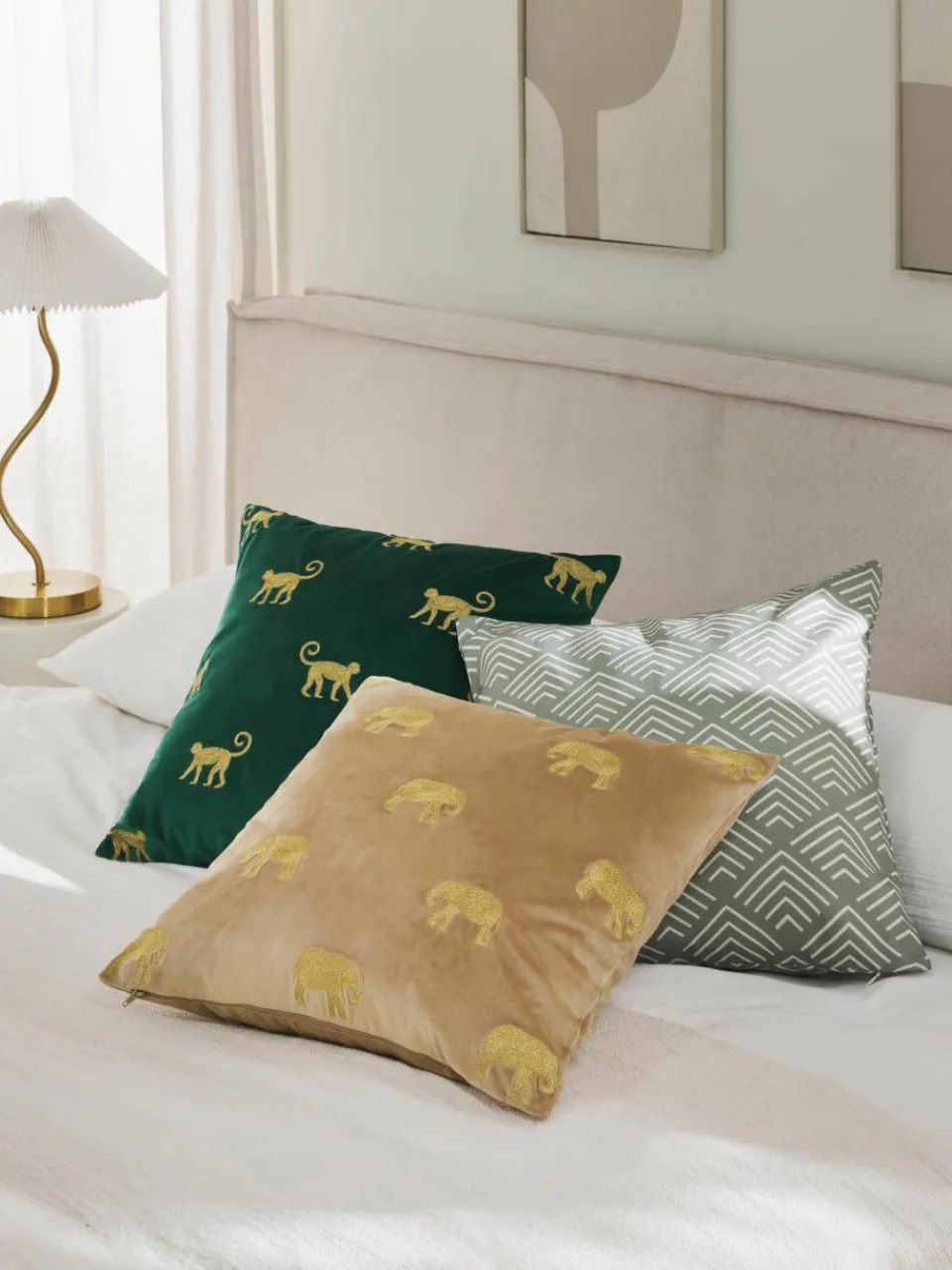 Geborduurde fluwelen kussenhoes Legong^Westwing Collection Outlet