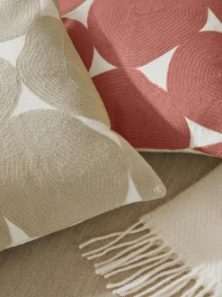 Geborduurde katoenen kussenhoes Bardia^Westwing Collection Hot