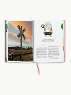 Geïllustreerd boek The New York Times Explorer - 100 Trips Around the World^Westwing Outlet