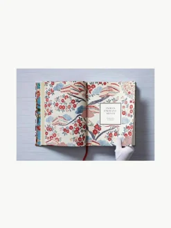 Geïllustreerde boeken The Book of Printed Fabrics. From the 16th century until today, set van 2^Westwing New