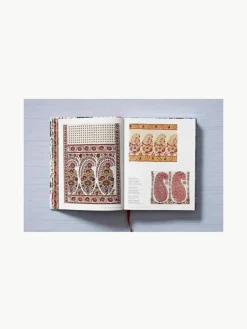 Geïllustreerde boeken The Book of Printed Fabrics. From the 16th century until today, set van 2^Westwing New