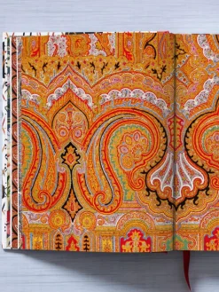 Geïllustreerde boeken The Book of Printed Fabrics. From the 16th century until today, set van 2^Westwing New