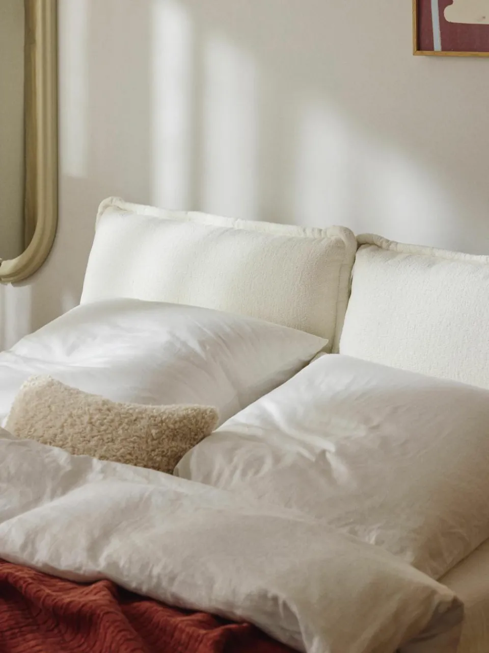 Gestoffeerd bed Amelia van teddy bouclé^Westwing Collection Clearance
