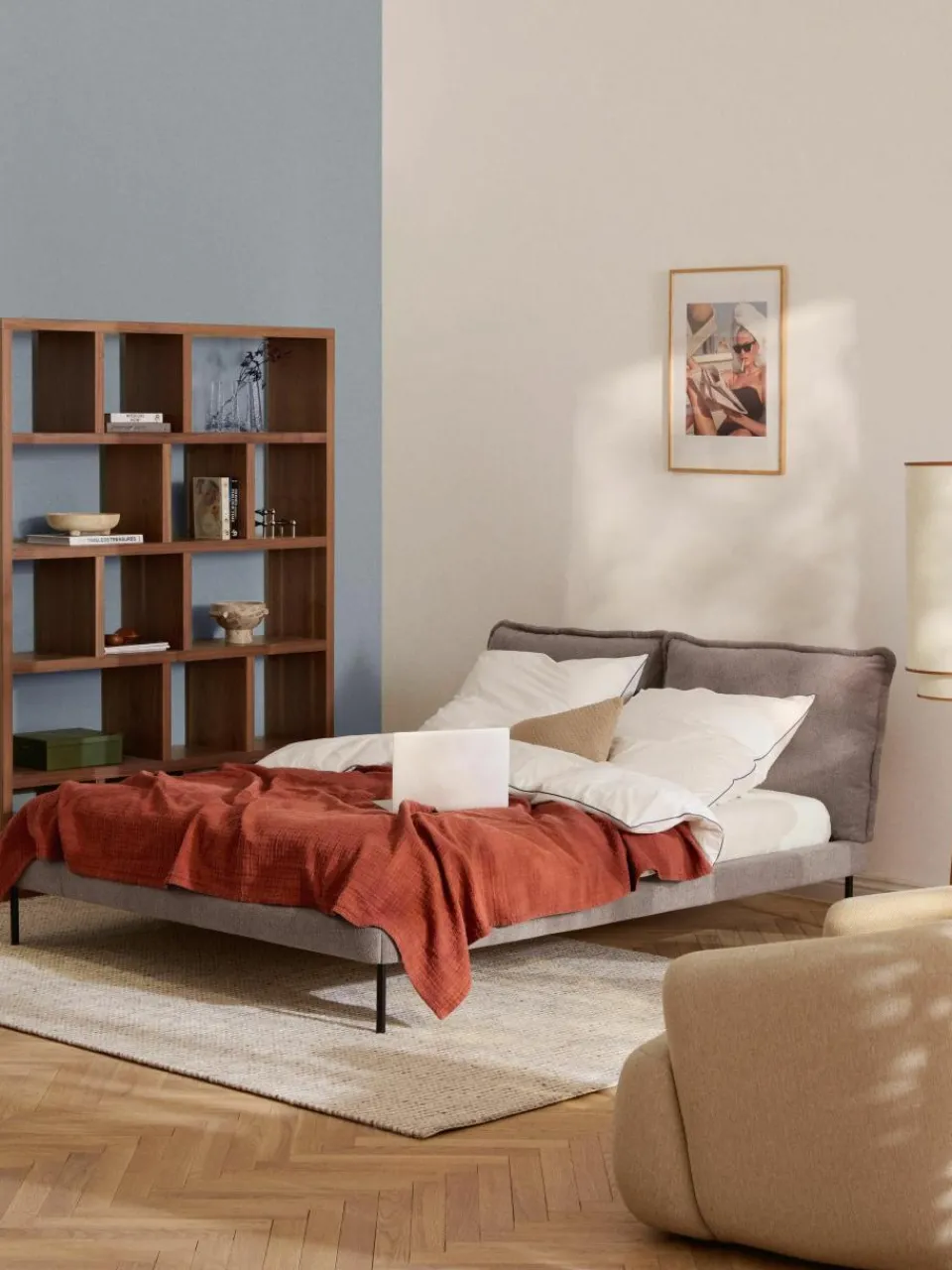 Gestoffeerd bed Amelia van teddy bouclé^Westwing Collection Online