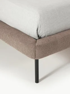 Gestoffeerd bed Amelia van teddy bouclé^Westwing Collection Online
