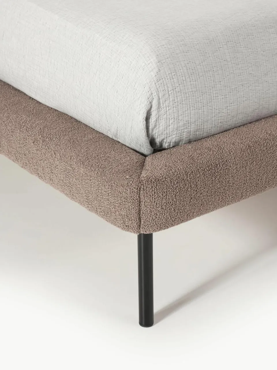 Gestoffeerd bed Amelia van teddy bouclé^Westwing Collection Online