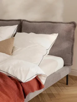 Gestoffeerd bed Amelia van teddy bouclé^Westwing Collection Online