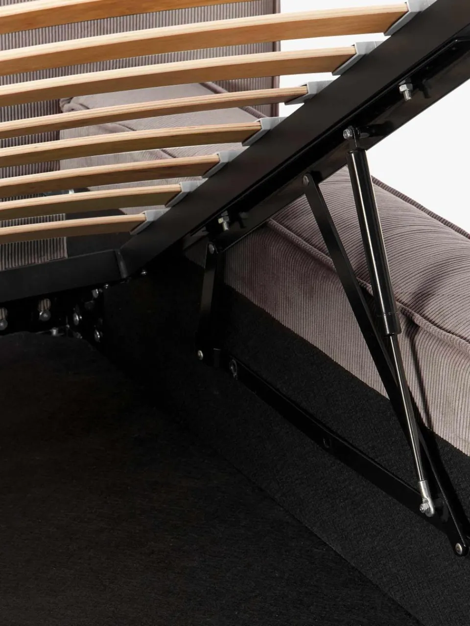 Gestoffeerd bed Lennon van corduroy met opbergruimte^Westwing Collection Fashion