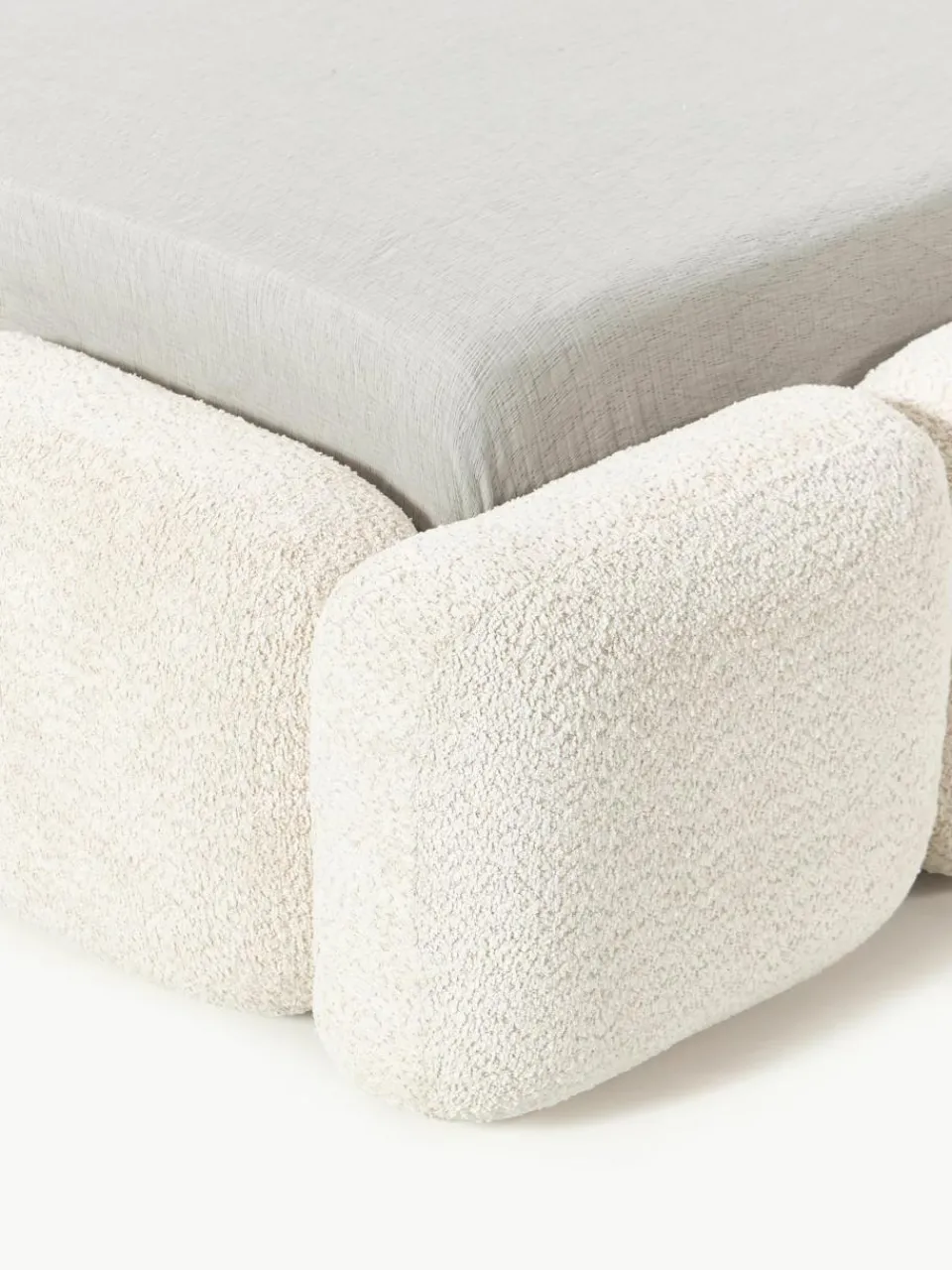 Gestoffeerd bed Tayla van teddy bouclé^Westwing Collection Sale