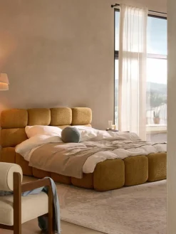 Gestoffeerd bed Tayla van teddy bouclé^Westwing Collection Outlet