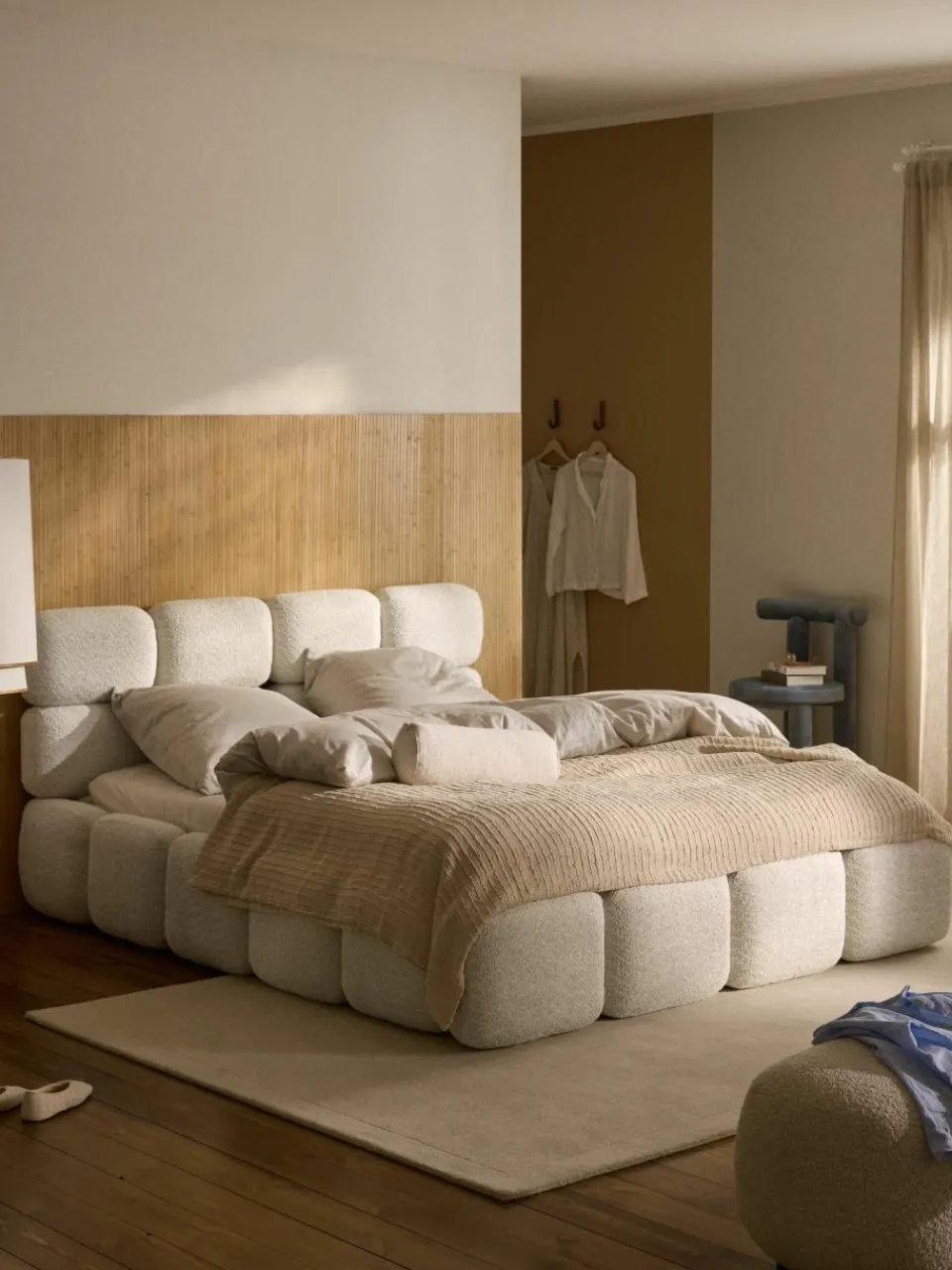 Gestoffeerd bed Tayla van teddy bouclé met opbergruimte^Westwing Collection Outlet