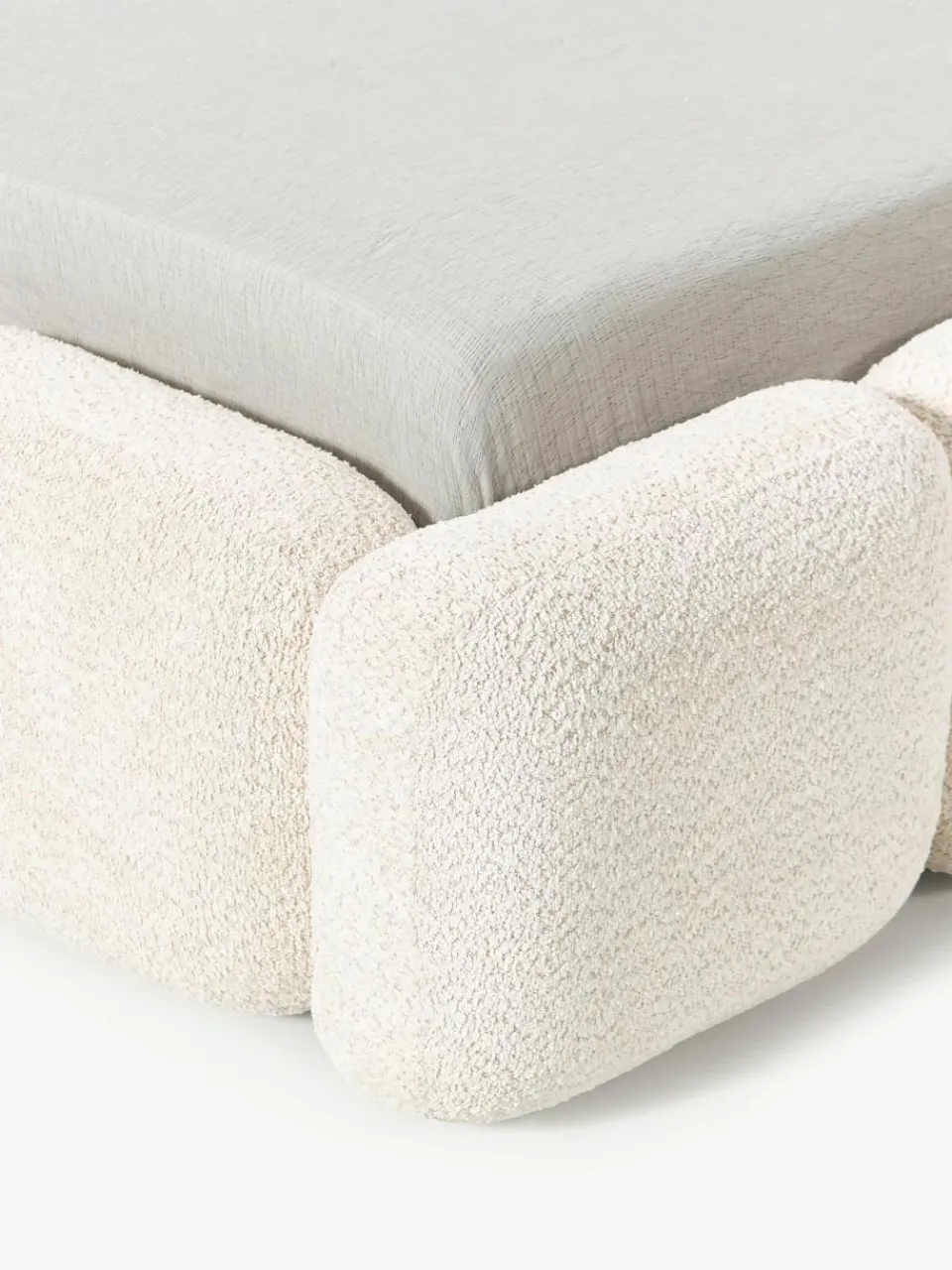 Gestoffeerd bed Tayla van teddy bouclé met opbergruimte^Westwing Collection Outlet