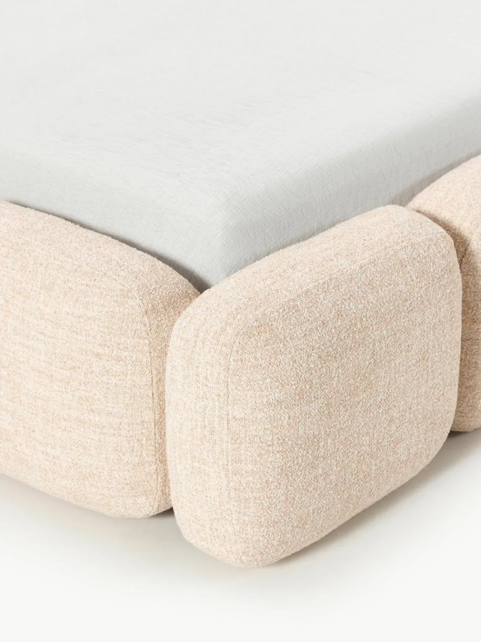 Gestoffeerd bed Tayla van bouclé^Westwing Collection Clearance