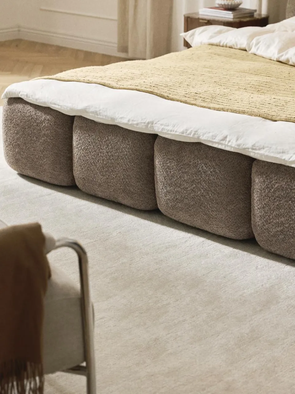 Gestoffeerd bed Tayla van teddy bouclé^Westwing Collection Discount