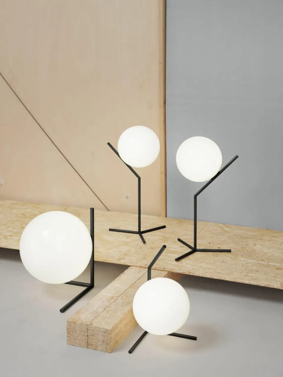 Grote dimbare tafellamp IC Lights, mondgeblazen^Flos Discount