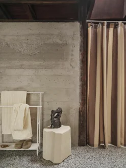 Handdoekenhouder Dora met plank^ferm LIVING Best