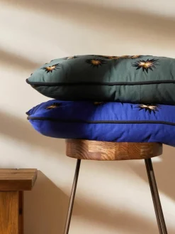 Handgeborduurde Katoenen kussenhoes Eye^Westwing Hot