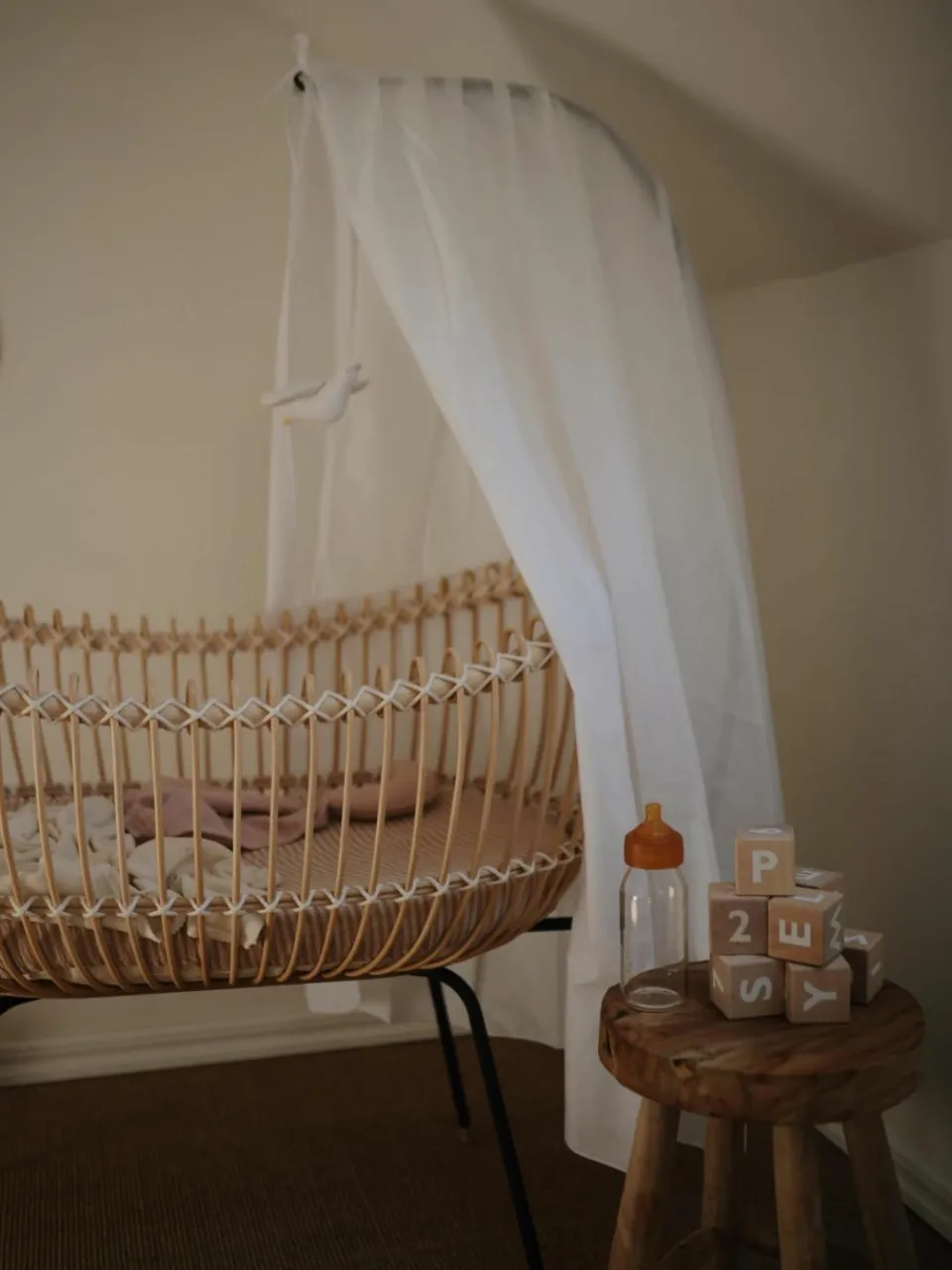 Handgemaakt kinderbedje Lola van rotan^Bermbach Sale