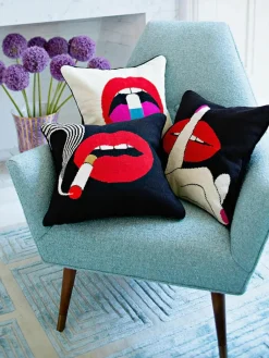 Handgemaakt wollen sierkussen Full Dose met lippenmotief^Jonathan Adler Online