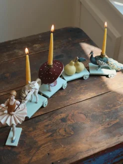 Handgemaakte decoratieve verjaardagstrein Ballerina^Konges Slojd Best