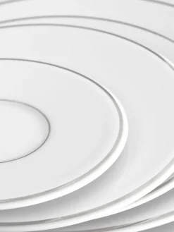 Handgemaakte dinerborden Vitruv van porselein met handbeschilderde platina rand, 2 stuks^Meissen Clearance
